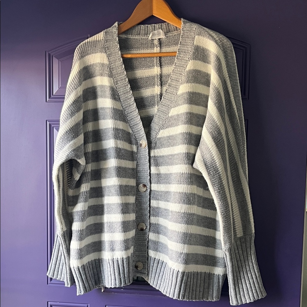 ANDREE BY UNIT Striped Gray and Cream Cardigan